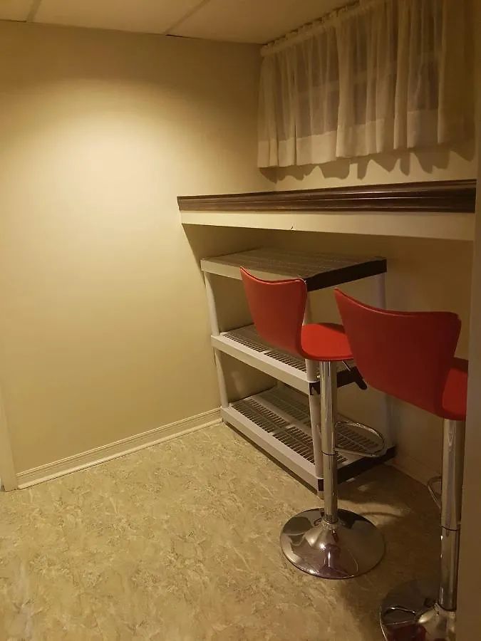 Private Apartment Close To Airport Toronto Pearson