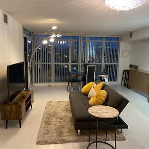  Apartment Cozy Open Concept 2br 2bath W/parking -jays/cn